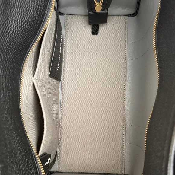 Marc Jacobs Black Leather The Tote Bag - Picture 8 of 12